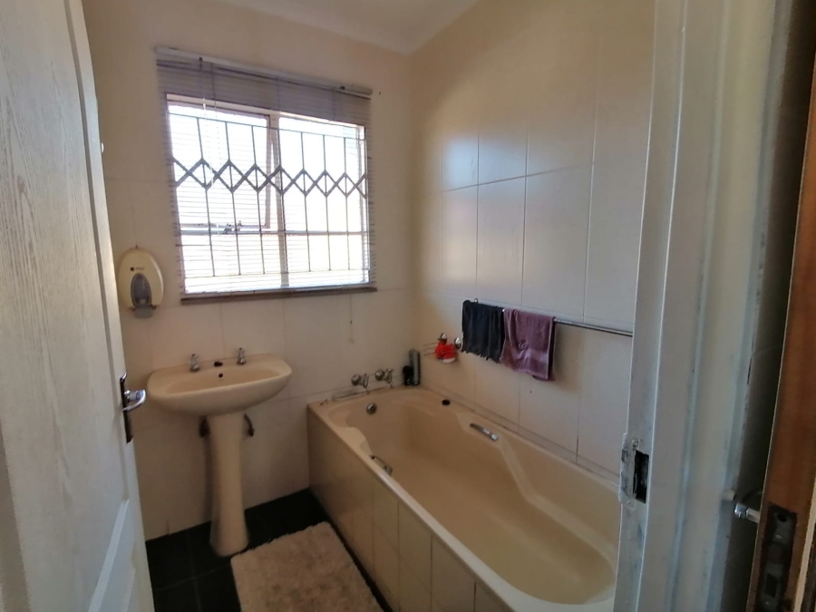 3 Bedroom Property for Sale in Tlhabane West North West